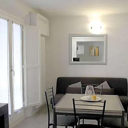 Modern Loft Near The Airport 3*